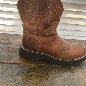 Ariat Fatbaby 4LR western boot. Size 9 B